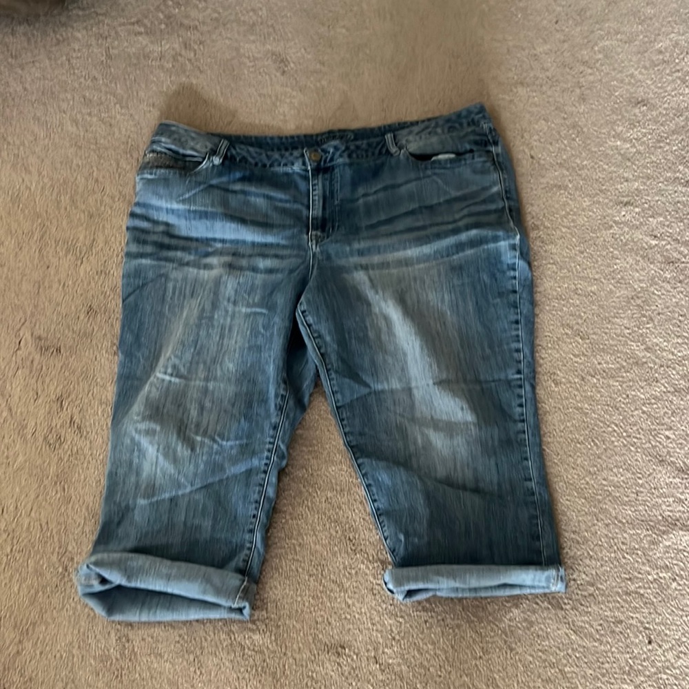 Maurices capris size 24W
